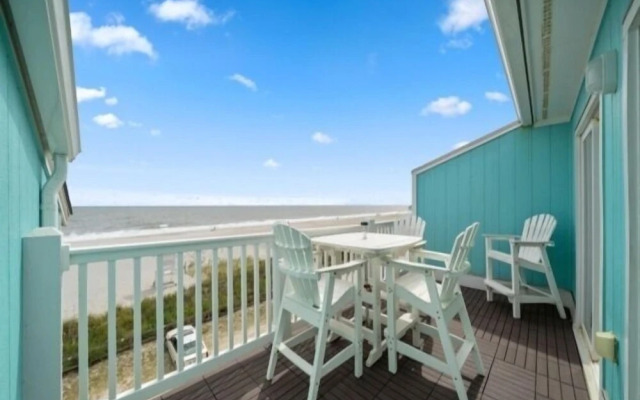 Captain's Quarter 2 Bedroom Condo by Redawning