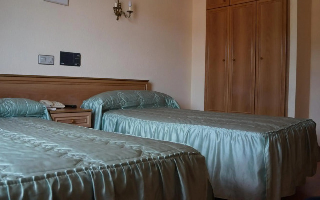 Hotel LARRY