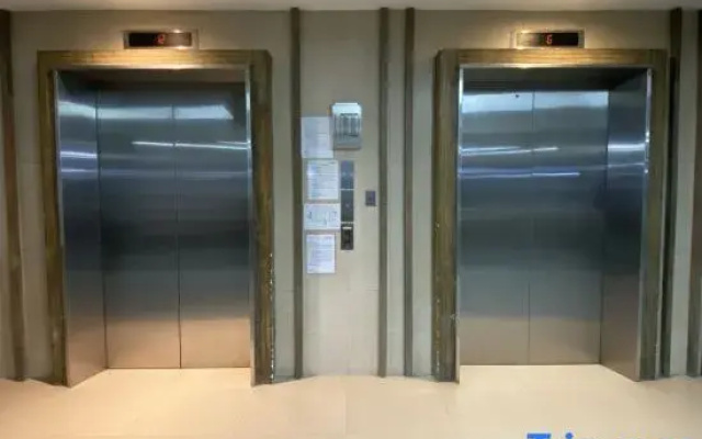 Seven-Eleven Inn 1BR Condo - Royal Oceancrest Mactan