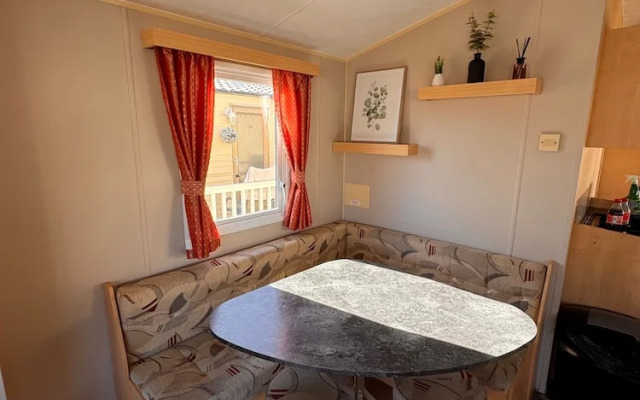 3 Bedroom, Side Gated Decking, Wifi, Pets Welcome
