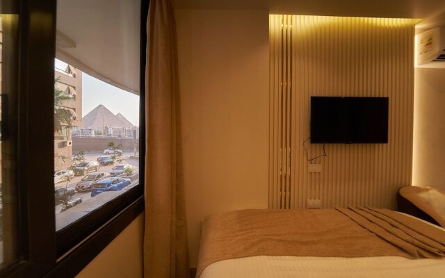 Gold's Pyramids Hotel