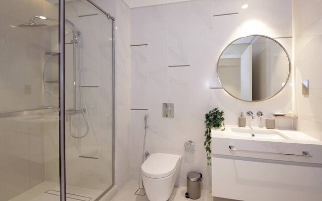 Luxury StayCation - Beachfront Apartment With Fantastic Palm Views