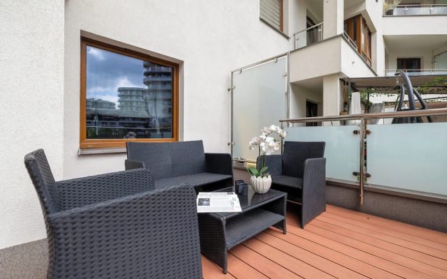 Cracow Apartment With Terrace by Renters