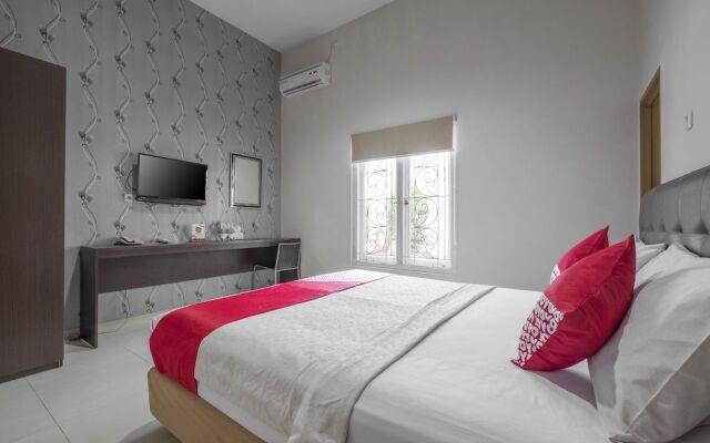 OYO 928 Hotel Astra Novilia