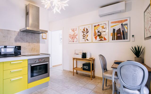 Illyria Old Town Apartment by DuHomes