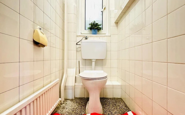 Cozy Garden Villa near Danube For 16P