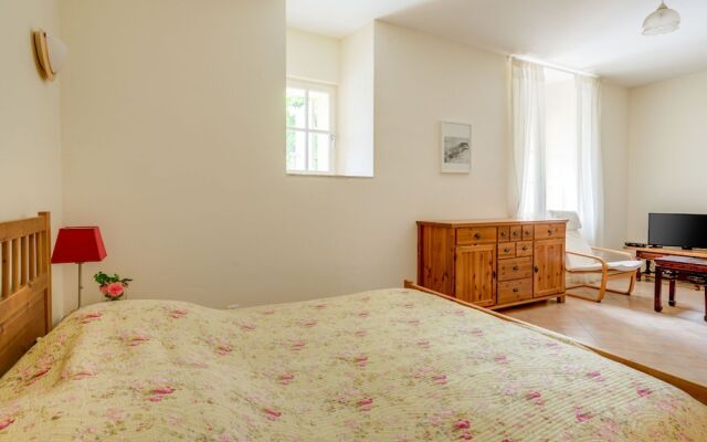 Secluded Holiday Home in Rustrel With Swimming Pool