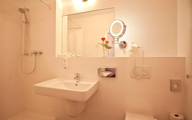 Holiday Inn Melbourne Airport by IHG