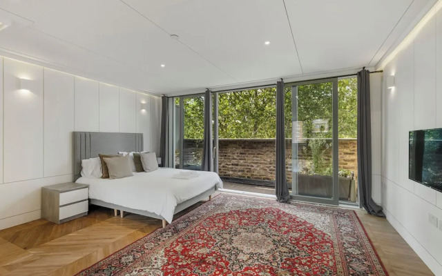 Spacious 5 Bdrm Townhouse in Camden