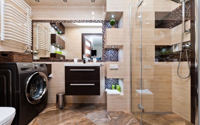 Riverside Blvd by Cracow Moods