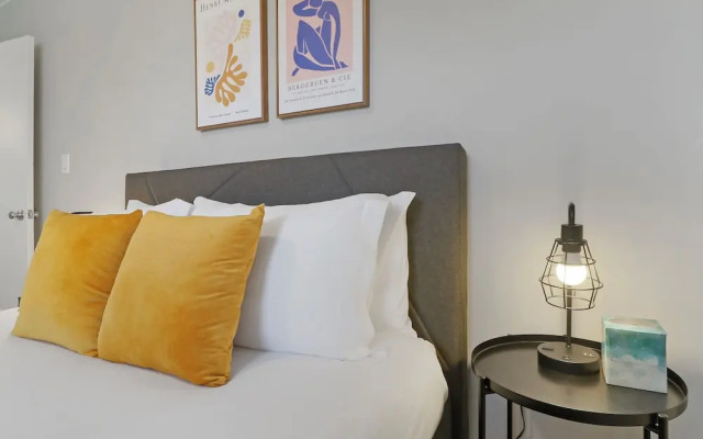 Cozy 2BR Apt Near Parks - Kimball A2