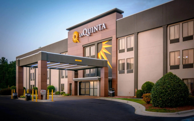 La Quinta Inn & Suites by Wyndham Fayetteville I-95