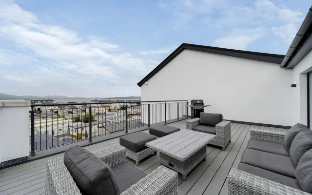 BayView Luxury 3 Bedroom Apartment First Floor