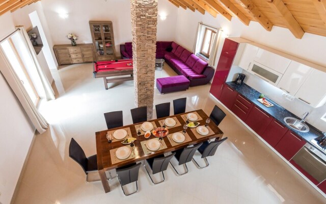 Amazing Home in Gostinjac With Wifi and 3 Bedrooms