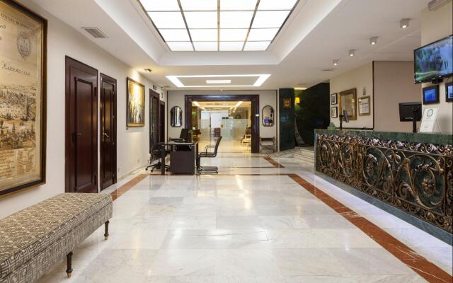 Becquer Hotel, Historic City Center