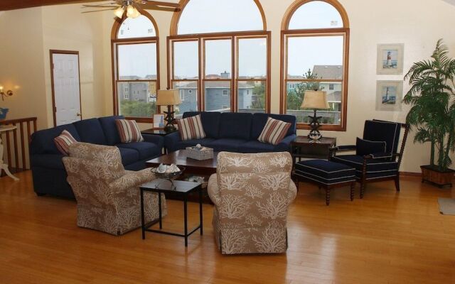 Cabaret III - 6 Br Home