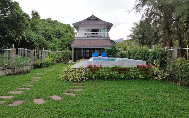 Baan Mook Taley Private Beachfront Villa