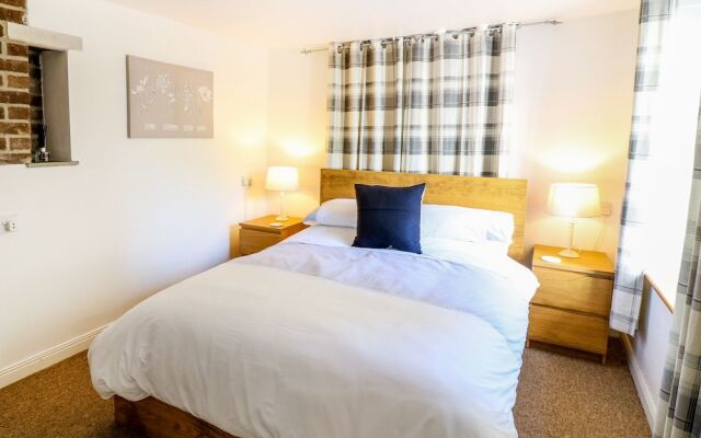 Flat 1, Camelford