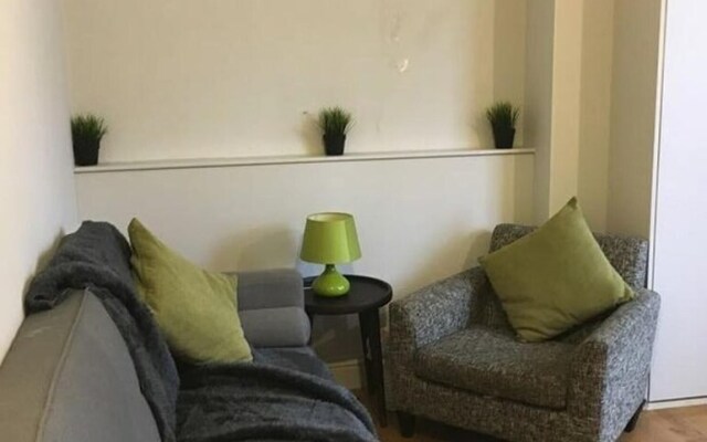 Cosy 3-bed Apartment in London