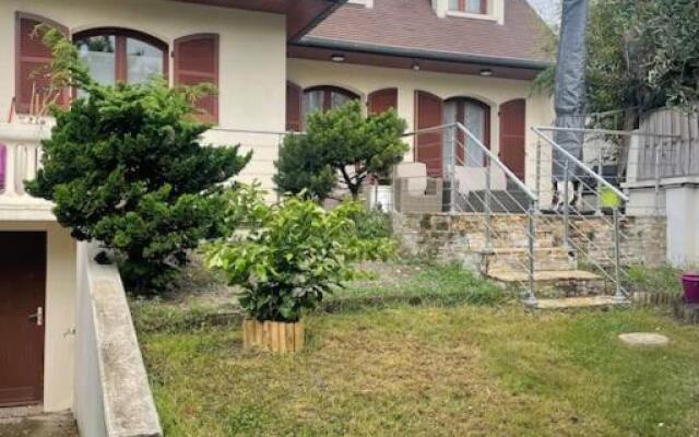 Beautiful and tidy house in the Paris area