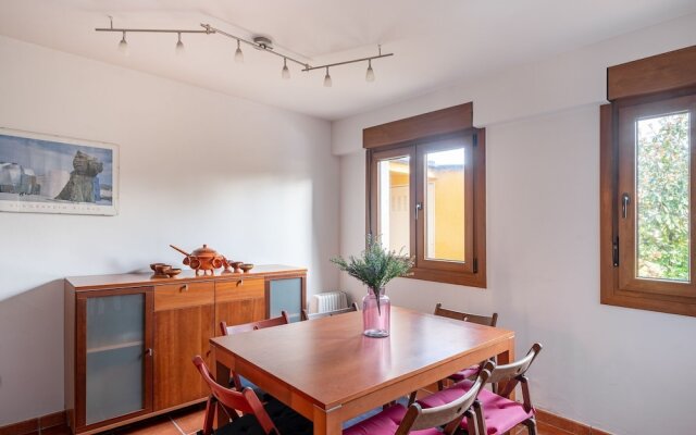 Classy Holiday Home With Swimming Pool, Garden, Bbq, Parking