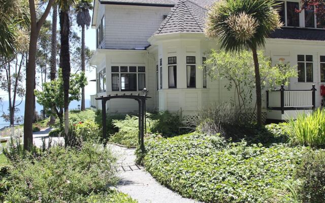 Monarch Cove Inn