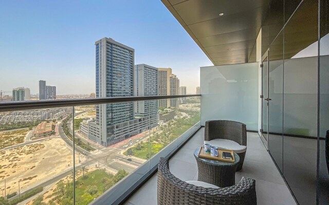 WelHome - Evergreen Apartment Amidst Vibrant JVC With Pool