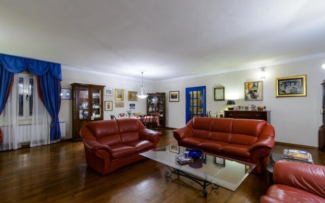 Villa Piano - Four Bedroom Villa With Terrace and Swimming Pool