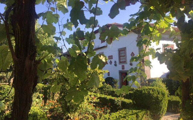 Lovely 6-bed Cottage in Braga Enjoy and Relax