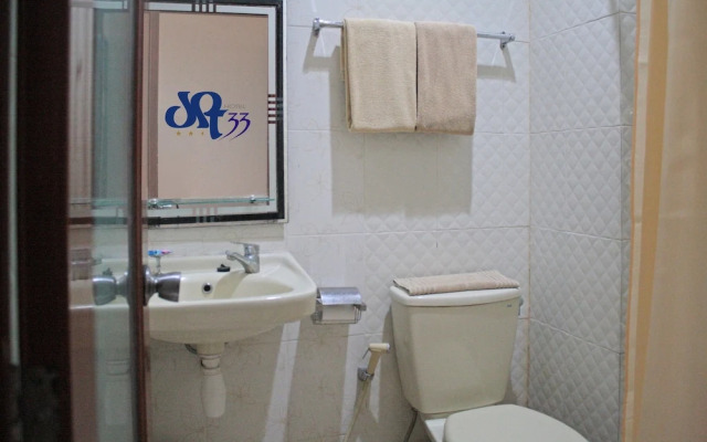 RedDoorz @ Darmo Permai