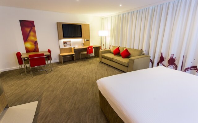 Novotel Sydney West HQ Hotel