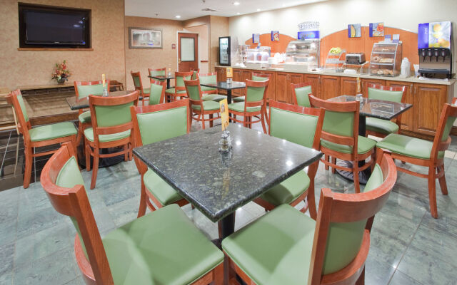 Holiday Inn Express Hotel & Suites Wilson - Hayes Place by IHG