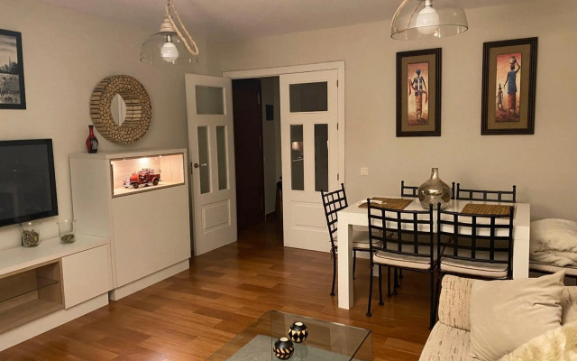 Apartamento en Luis Montoto, Nervión. Céntrico