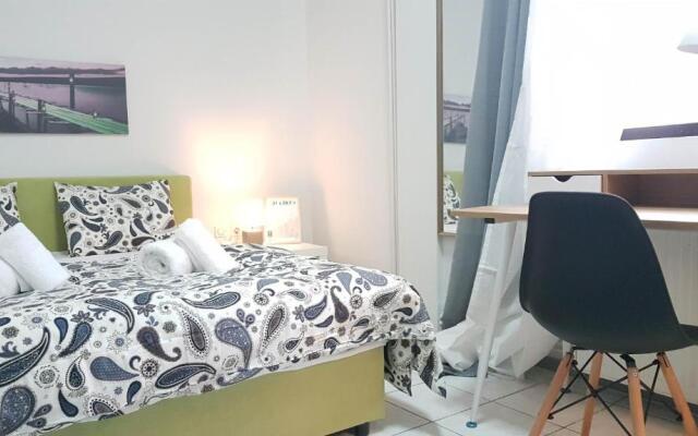 Palette Apartment Carmine - Athens Center, 6 BD, 3 BATH
