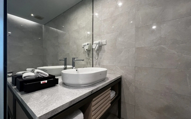 Ra Suites Simatupang