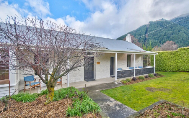 Historic Stonehill Cottage – 1873