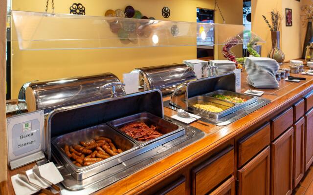 Holiday Inn & Suites Chicago - Downtown by IHG