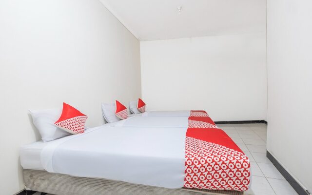 OYO 2703 Hotel Transit 1