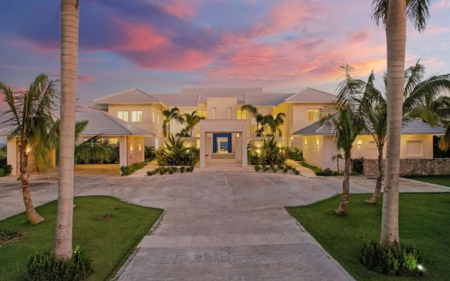 Stunning 6BR Villa With Ocean View in Cap Cana