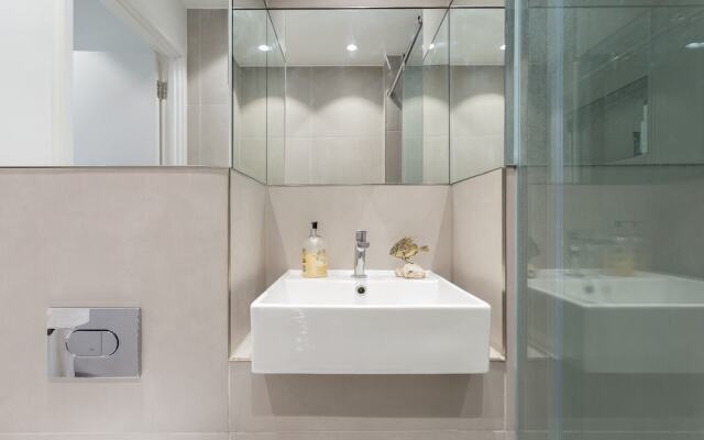 3 Bedroom Apartment Near King George's Park