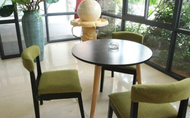 Lanli Lily Hotel (Xindacheng Times Square North Lake Park Store)