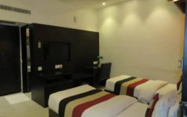 Hotel Crossroad by OYO Rooms