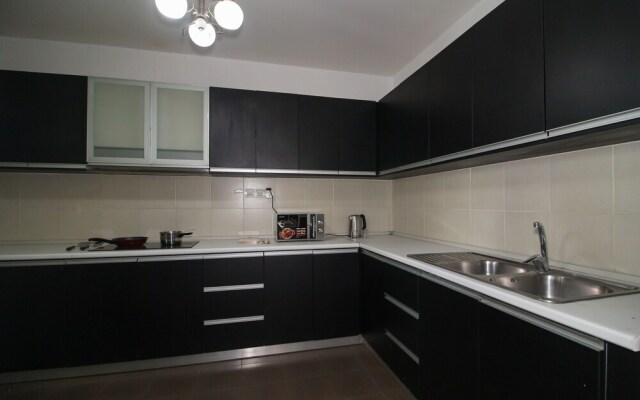 OYO Home 572 Classy 2 Bedroom Taragon Puteri