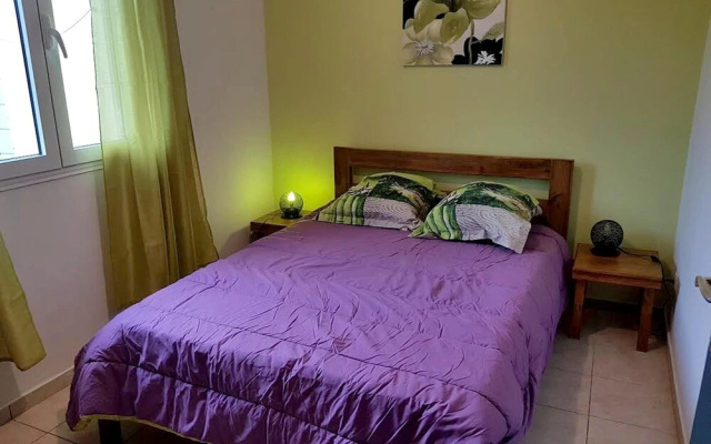 House With 3 Bedrooms in Tampon, With Wonderful Mountain View, Enclose - фото 2