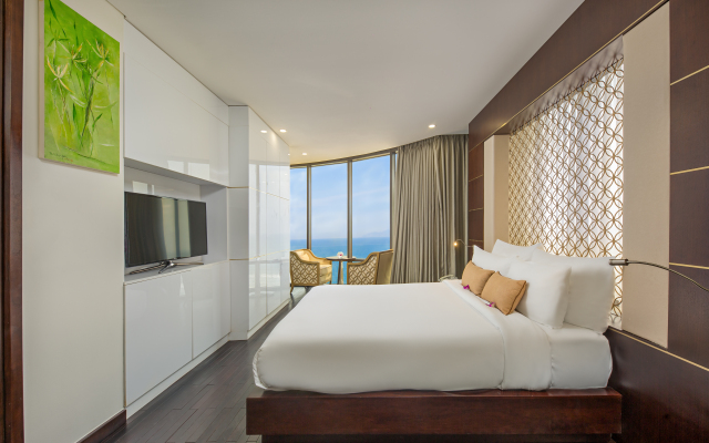 Holiday Beach Hotel Danang