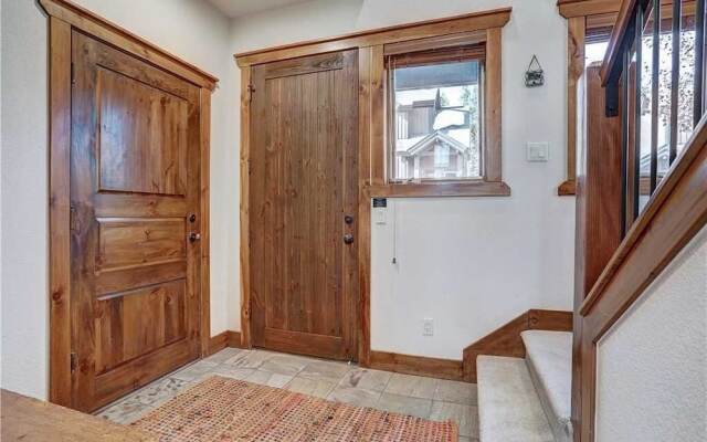 Amber Sky - Ski-In/Ski-Out by RedAwning