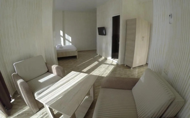 Angisa Guest House 68A