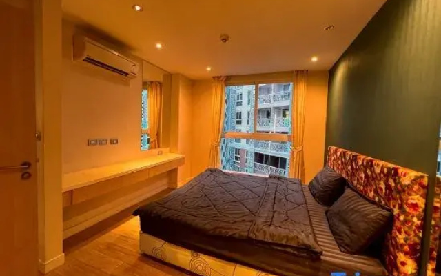Large Caribbean 1BR Condo near Jomtien Bus Station