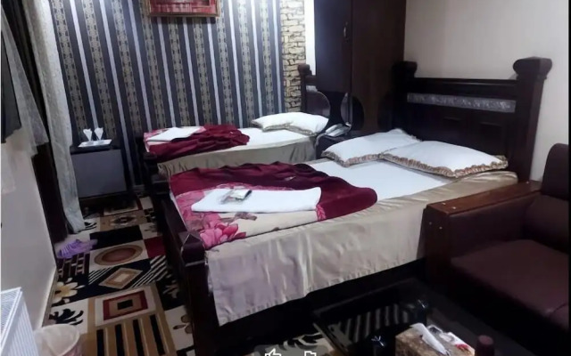 Metro Hotel