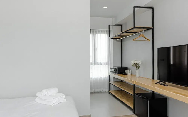 The Horizon Groove Hotel